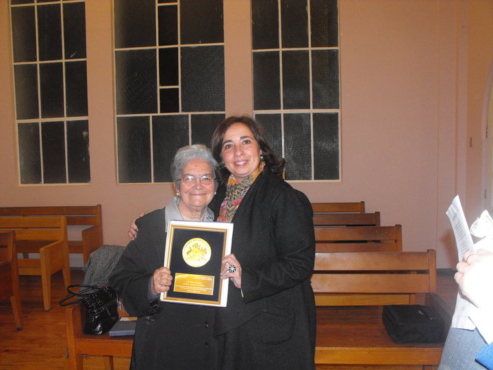 JUNTO A LA SENADORA-1